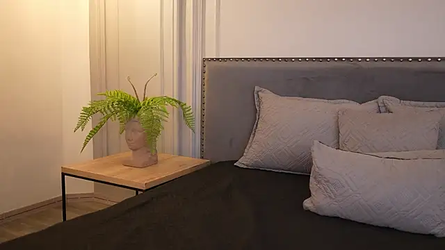 Snapshot of IrisBaker chatting on 10-09-25, 09:35 IrisBaker online show from 10-09-25, 09:35