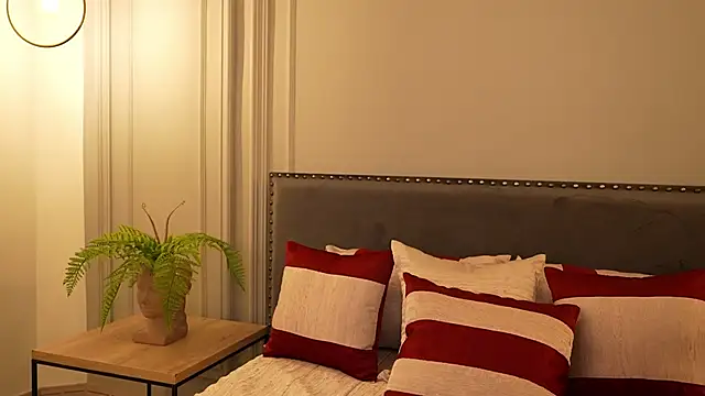 Snapshot of IrisBaker chatting on 10-21-25, 09:26 IrisBaker online show from 10-21-25, 09:26