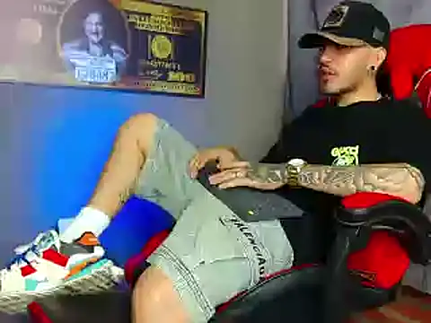 Snapshot of smoker445 chatting on 02-28-25, 11:36 smoker445 online show from 02-28-25, 11:36