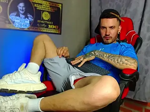 Snapshot of smoker445 chatting on 03-01-25, 01:32 smoker445 online show from 03-01-25, 01:32