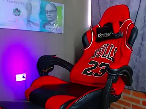 Snapshot of smoker445 chatting on 03-02-25, 02:32 smoker445 online show from 03-02-25, 02:32