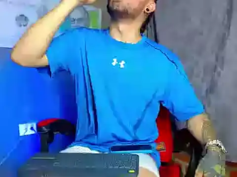 Snapshot of smoker445 chatting on 03-03-25, 10:42 smoker445 online show from 03-03-25, 10:42