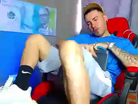 Snapshot of smoker445 chatting on 03-08-25, 07:53 smoker445 online show from 03-08-25, 07:53