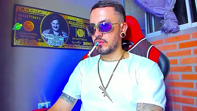 Snapshot of smoker445 chatting on 09-09-25, 04:45 smoker445 online show from 09-09-25, 04:45