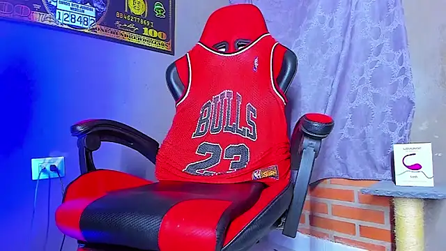 Snapshot of smoker445 chatting on 09-25-25, 11:41 smoker445 online show from 09-25-25, 11:41