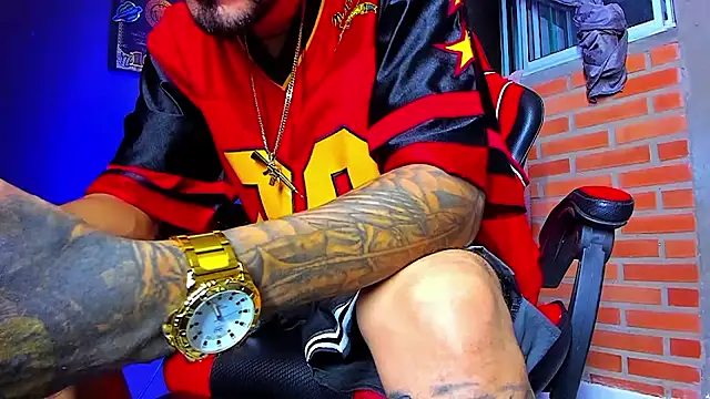 Snapshot of smoker445 chatting on 10-06-25, 10:29 smoker445 online show from 10-06-25, 10:29