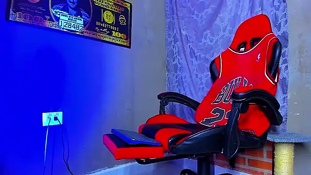 Snapshot of smoker445 chatting on 10-07-25, 10:34 smoker445 online show from 10-07-25, 10:34