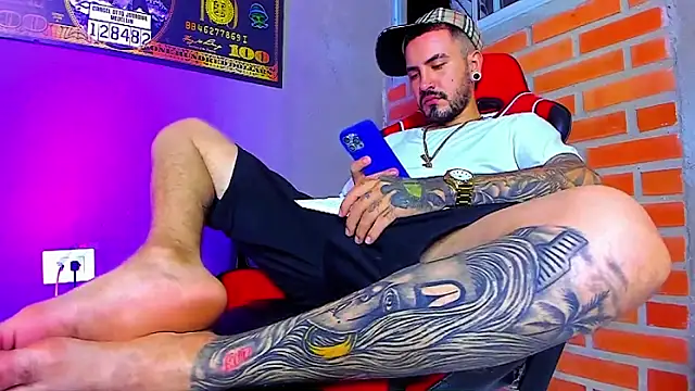 Snapshot of smoker445 chatting on 10-31-25, 07:20 smoker445 online show from 10-31-25, 07:20