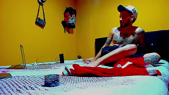 Snapshot of smoker445 chatting on 12-18-25, 12:38 smoker445 online show from 12-18-25, 12:38