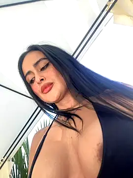 Snapshot of Alexandra_duque chatting on 10-17-25, 08:55 Alexandra duque online show from 10-17-25, 08:55