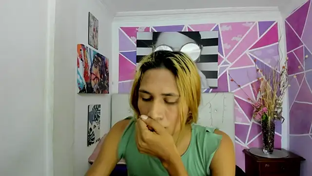 Snapshot of Brisahott chatting on 01-10-25, 02:23 Brisahott online show from 01-10-25, 02:23