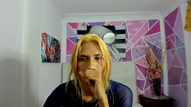 Snapshot of Brisahott chatting on 01-20-25, 01:53 Brisahott online show from 01-20-25, 01:53