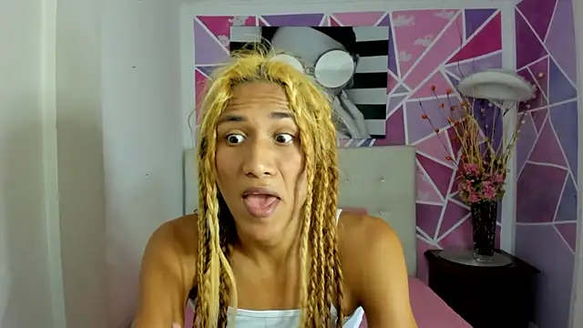 Snapshot of Brisahott chatting on 01-31-25, 02:17 Brisahott online show from 01-31-25, 02:17