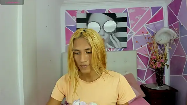 Snapshot of Brisahott chatting on 02-04-25, 01:59 Brisahott online show from 02-04-25, 01:59