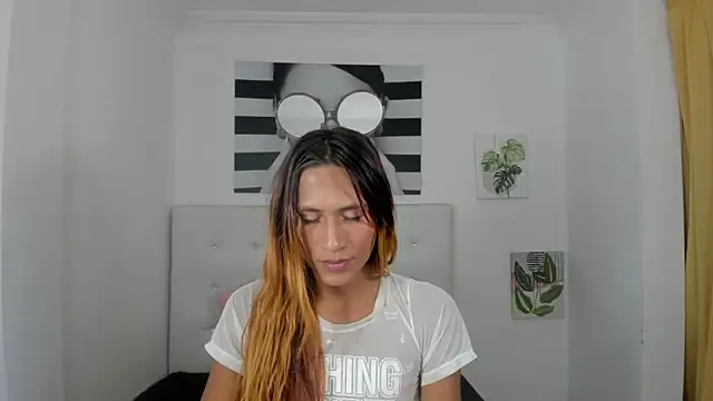 Brisahott online show from 12-19-25, 07:54