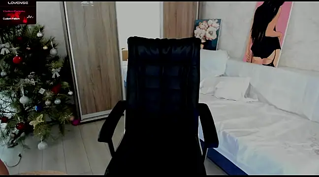 Snapshot of Stella__Cox chatting on 01-13-25, 09:30 Stella  Cox online show from 01-13-25, 09:30