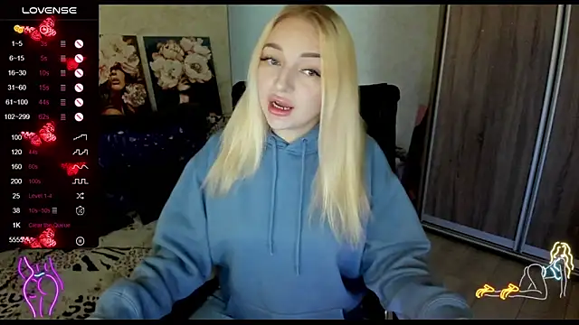 Snapshot of Stella__Cox chatting on 10-03-25, 05:26 Stella  Cox online show from 10-03-25, 05:26