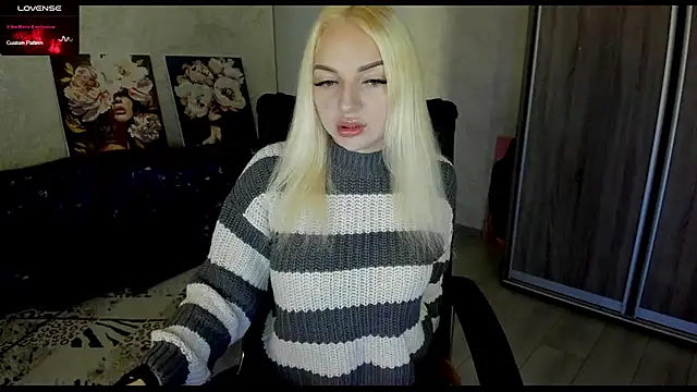 Snapshot of Stella__Cox chatting on 10-12-25, 05:06 Stella  Cox online show from 10-12-25, 05:06