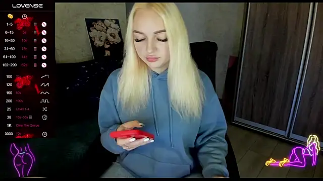 Snapshot of Stella__Cox chatting on 10-16-25, 05:19 Stella  Cox online show from 10-16-25, 05:19