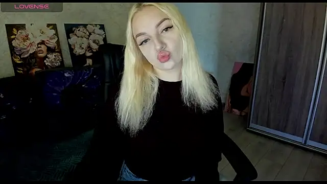 Snapshot of Stella__Cox chatting on 11-07-25, 06:35 Stella Cox online show from 11-07-25, 06:35