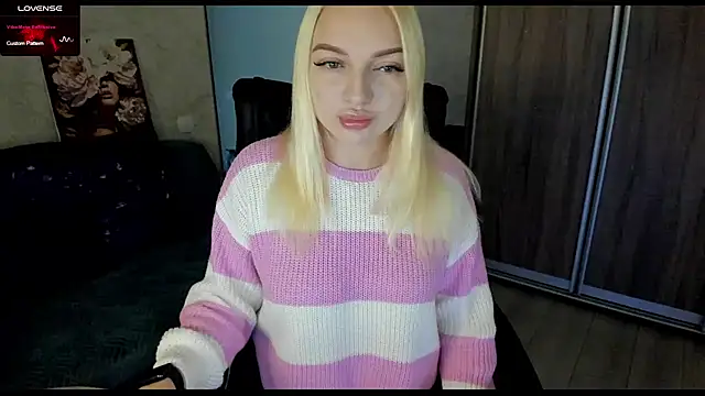 Snapshot of Stella__Cox chatting on 11-14-25, 06:23 Stella Cox online show from 11-14-25, 06:23