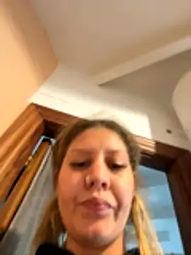 Snapshot of andreinitahg chatting on 10-11-25, 05:11 andreinitahg online show from 10-11-25, 05:11