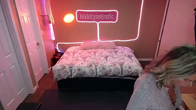 NikkiLynnErotic online show from 12-05-25, 12:08