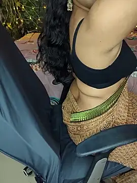 Snapshot of Tanvi-patil chatting on 10-16-25, 05:03 Tanvi-patil online show from 10-16-25, 05:03