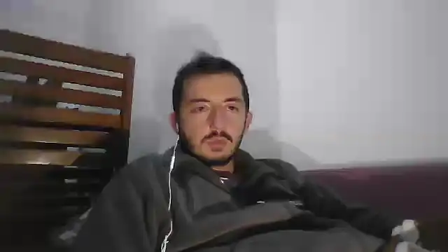 Snapshot of laynufff chatting on 12-06-24, 07:56 laynufff online show from 12-06-24, 07:56