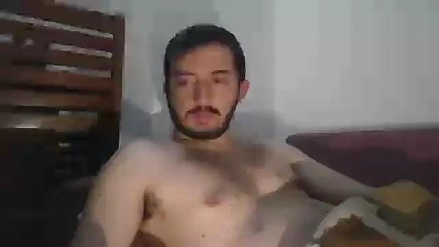 Snapshot of laynufff chatting on 12-10-24, 03:33 laynufff online show from 12-10-24, 03:33