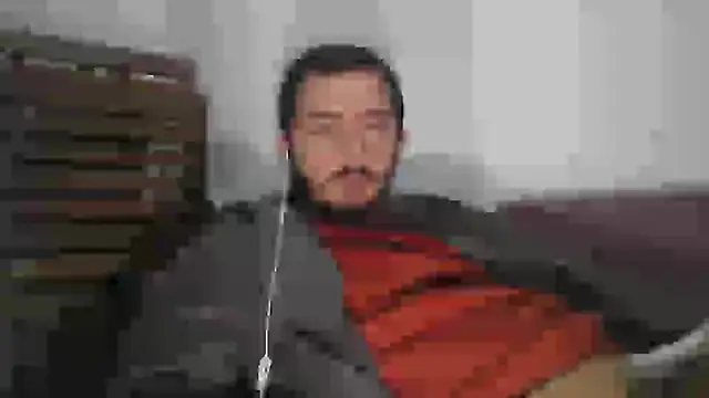 Snapshot of laynufff chatting on 12-19-24, 07:51 laynufff online show from 12-19-24, 07:51