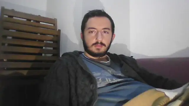 Snapshot of laynufff chatting on 12-27-24, 03:37 laynufff online show from 12-27-24, 03:37