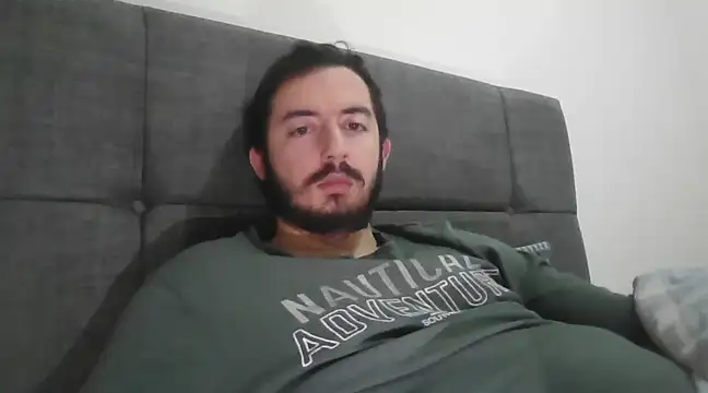 Snapshot of laynufff chatting on 01-01-25, 08:02 laynufff online show from 01-01-25, 08:02