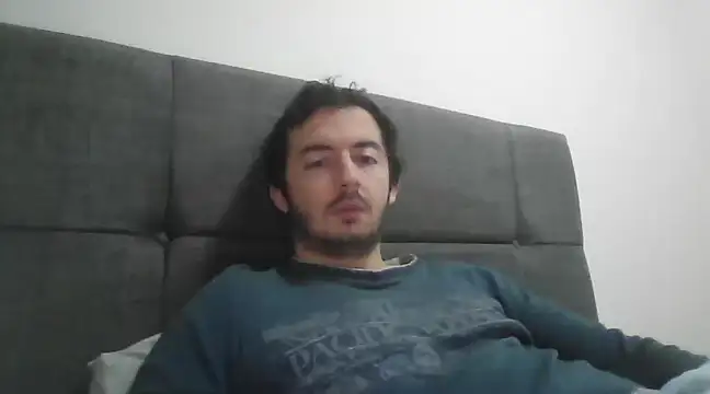 Snapshot of laynufff chatting on 02-04-25, 06:04 laynufff online show from 02-04-25, 06:04