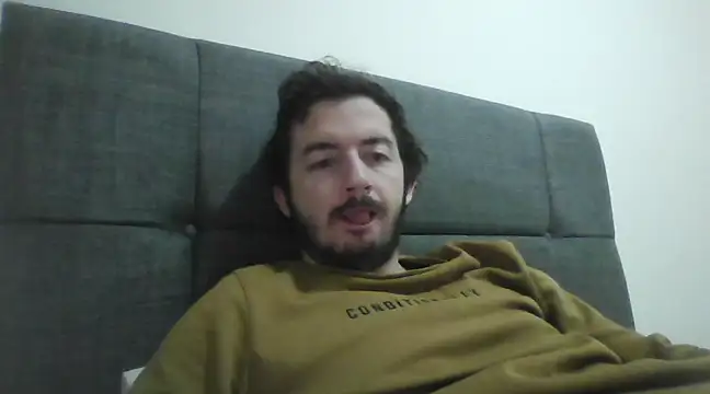 Snapshot of laynufff chatting on 02-19-25, 07:06 laynufff online show from 02-19-25, 07:06