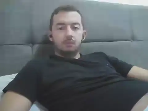 Snapshot of laynufff chatting on 10-06-25, 06:33 laynufff online show from 10-06-25, 06:33