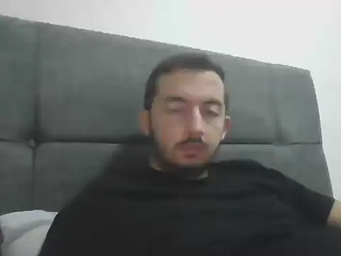 Snapshot of laynufff chatting on 10-11-25, 06:06 laynufff online show from 10-11-25, 06:06