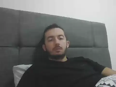 Snapshot of laynufff chatting on 10-13-25, 07:52 laynufff online show from 10-13-25, 07:52