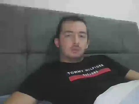 Snapshot of laynufff chatting on 10-19-25, 03:01 laynufff online show from 10-19-25, 03:01