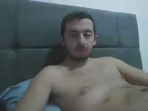 Snapshot of laynufff chatting on 10-23-25, 07:45 laynufff online show from 10-23-25, 07:45