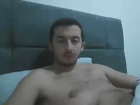 Snapshot of laynufff chatting on 12-17-25, 05:08 laynufff online show from 12-17-25, 05:08