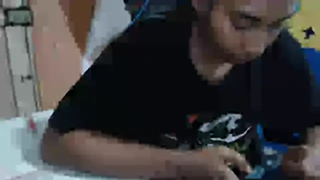 Snapshot of yohatinelly07 chatting on 10-20-25, 01:50 yohatinelly07 online show from 10-20-25, 01:50