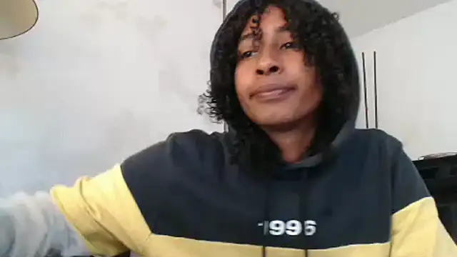 Snapshot of yohatinelly07 chatting on 11-16-25, 04:12 yohatinelly07 online show from 11-16-25, 04:12