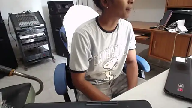 Snapshot of yohatinelly07 chatting on 11-22-25, 02:38 yohatinelly07 online show from 11-22-25, 02:38