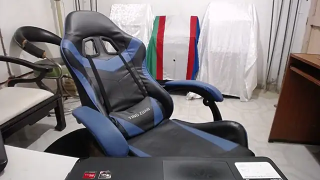 Snapshot of yohatinelly07 chatting on 11-23-25, 09:03 yohatinelly07 online show from 11-23-25, 09:03