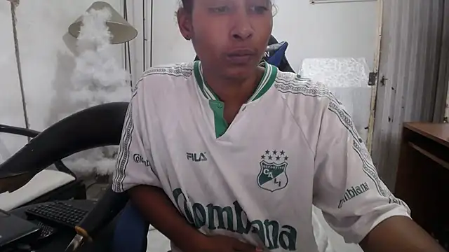 Snapshot of yohatinelly07 chatting on 11-27-25, 08:00 yohatinelly07 online show from 11-27-25, 08:00