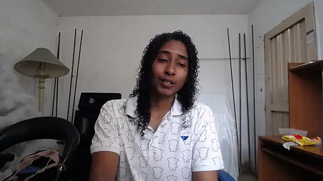 Snapshot of yohatinelly07 chatting on 11-29-25, 04:32 yohatinelly07 online show from 11-29-25, 04:32