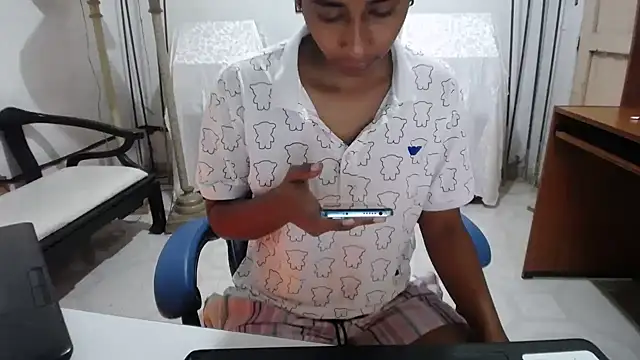 Snapshot of yohatinelly07 chatting on 11-30-25, 11:58 yohatinelly07 online show from 11-30-25, 11:58