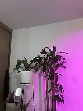 rossth1 online show from 09-12-25, 03:23