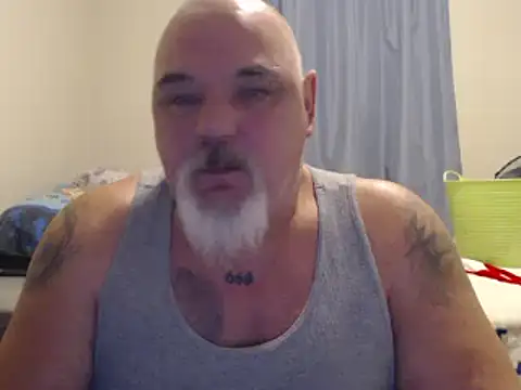 Snapshot of Newfiesausage1972 chatting on 01-11-25, 01:11 Newfiesausage1972 online show from 01-11-25, 01:11